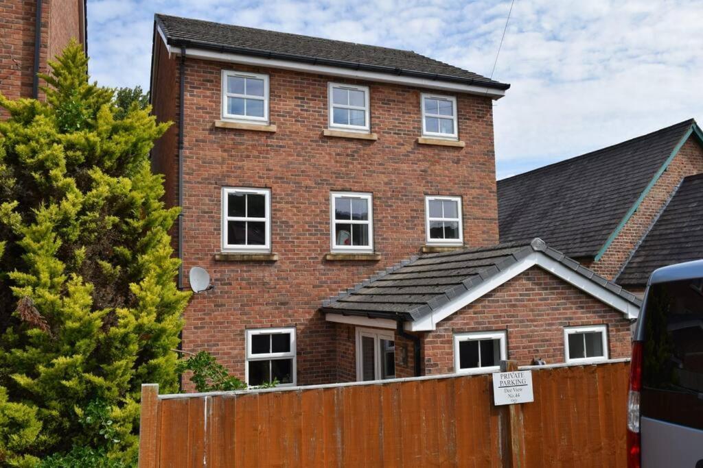 Dee View Villa Holywell  Exterior photo